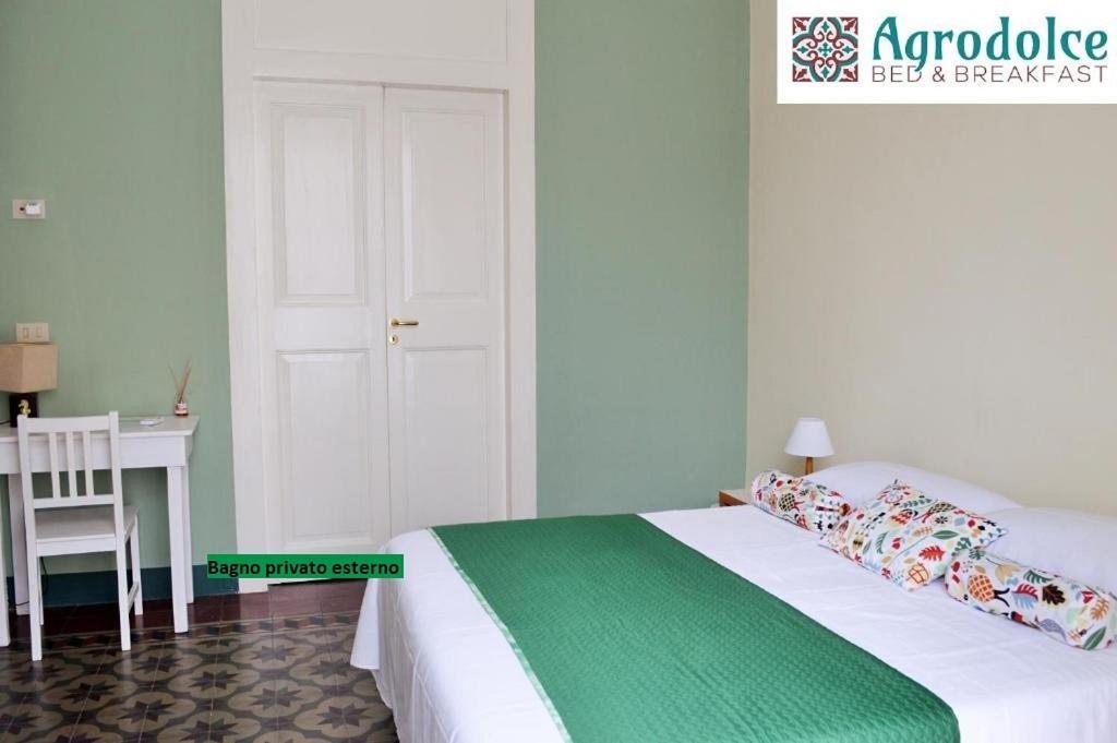 Agrodolce Bed & Breakfast Барселона-Поцо ди Гото Стая снимка